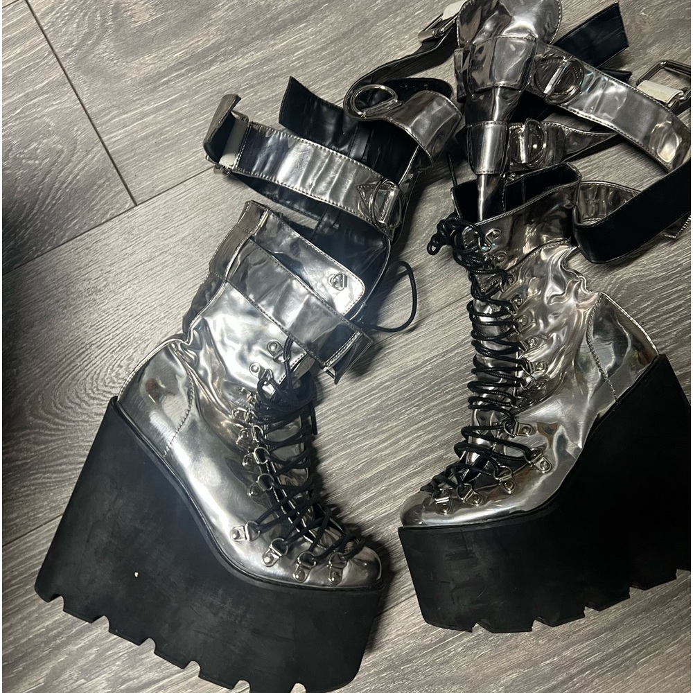 Current mood platform boot size 8